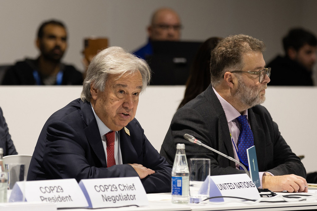 O secretário-geral da ONU, António Guterres, fala à mesa durante uma reunião do Conselho de Segurança da ONU em Nova Iorque.
