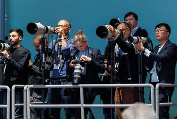 Fotógrafos documentan la reunión de la COP29 en Bakú, Azerbaiyán.