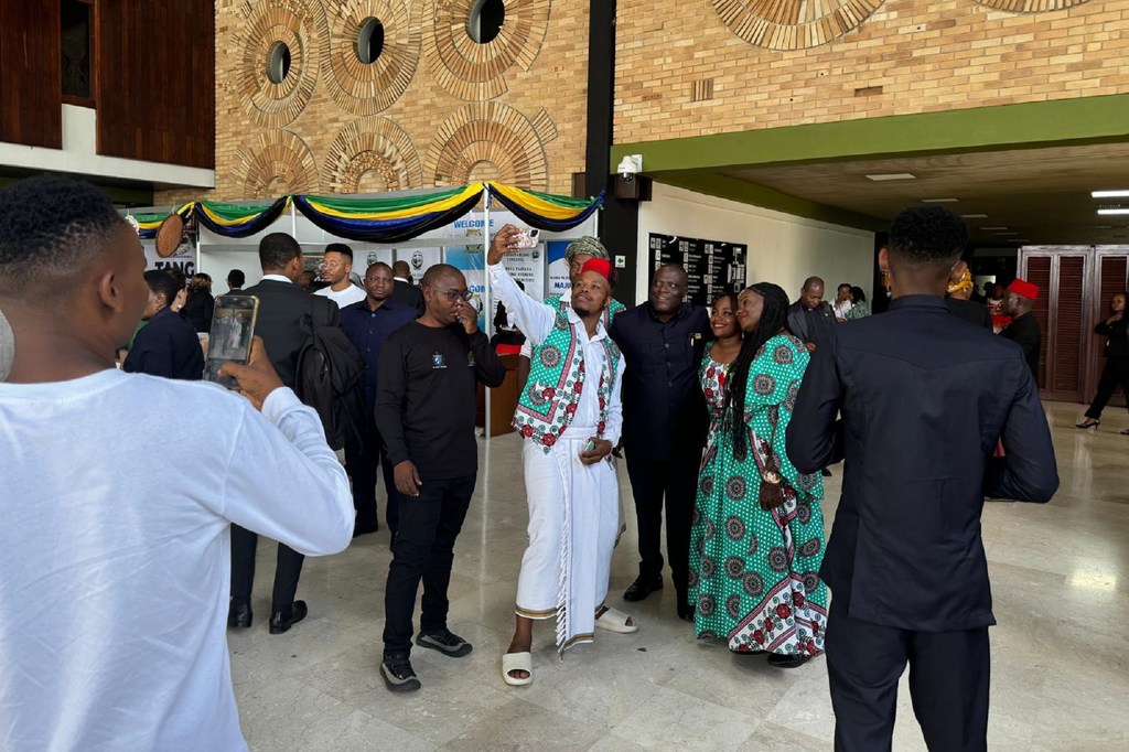 Washiriki wa Kongamano la kimataifa la Kiswahili lililofanyika huko Havana Cuba. Washiriki wa Kongamano la kimataifa la Kiswahili lililofanyika huko Havana Cuba.