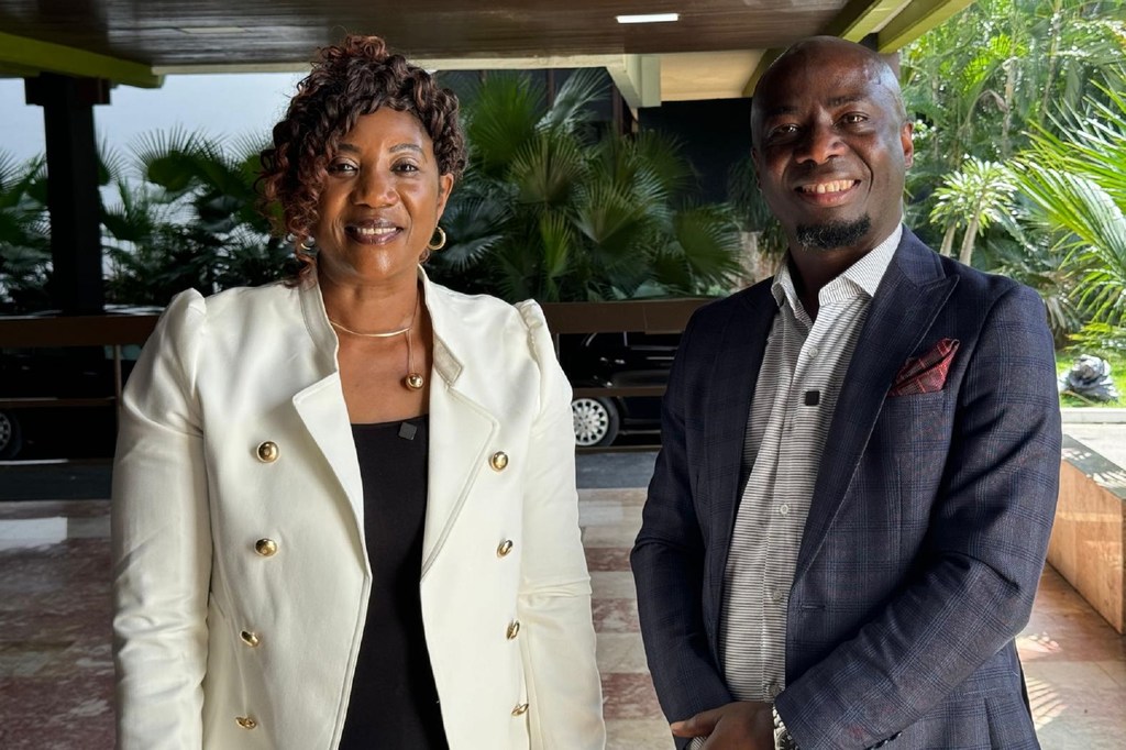 Dkt. Philip Awezaye (kulia), Mhadhiri wa chuo kikuu cha KwaZulu Natal nchini Afrika Kusini akiwa na Flora Nducha huko Havana Cuba. Dkt. Philip Awezaye (kulia), Mhadhiri wa chuo kikuu cha KwaZulu Natal nchini Afrika Kusini akiwa na Flora Nducha huko Havana Cuba.