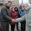 Matthias Schmale, coordinateur humanitaire des Nations Unies en Ukraine, visite les quartiers détruits de la ville de Dnipro.