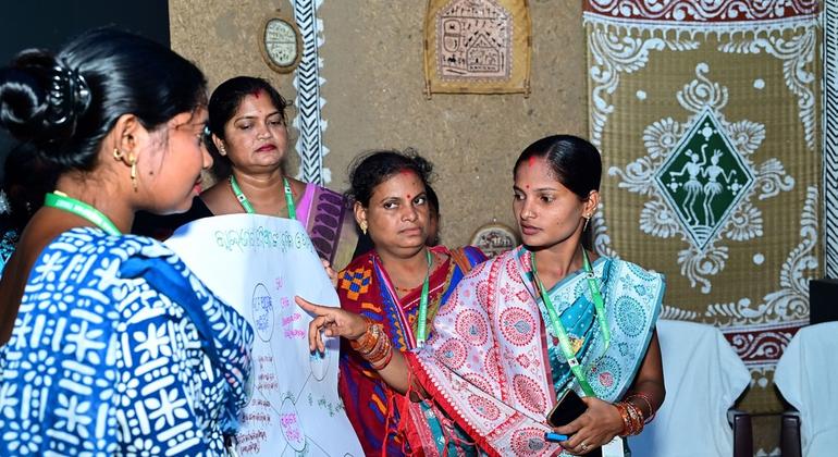 ECRICC परियोजना ने अपने जलवायु चैम्पियनों को नई पहचान और आत्मविश्वास दिया है. जो महिलाएँ कभी नज़रअन्दाज़ की जाती थीं, वे अब बैठकों का नेतृत्व करती हैं, किसानों को प्रशिक्षण देती हैं और दूसरों के लिए प्रेरणा बन रही हैं.