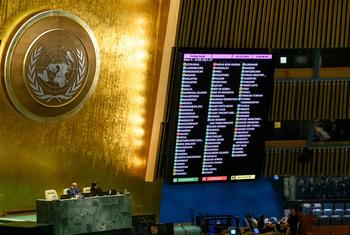 La Asamblea General de la ONU adopta una resolución sobre "Protección de civiles y cumplimiento de las obligaciones legales y humanitarias" durante la 45ª sesión plenaria de la reanudación de la 10ª Sesión Especial de Emergencia.