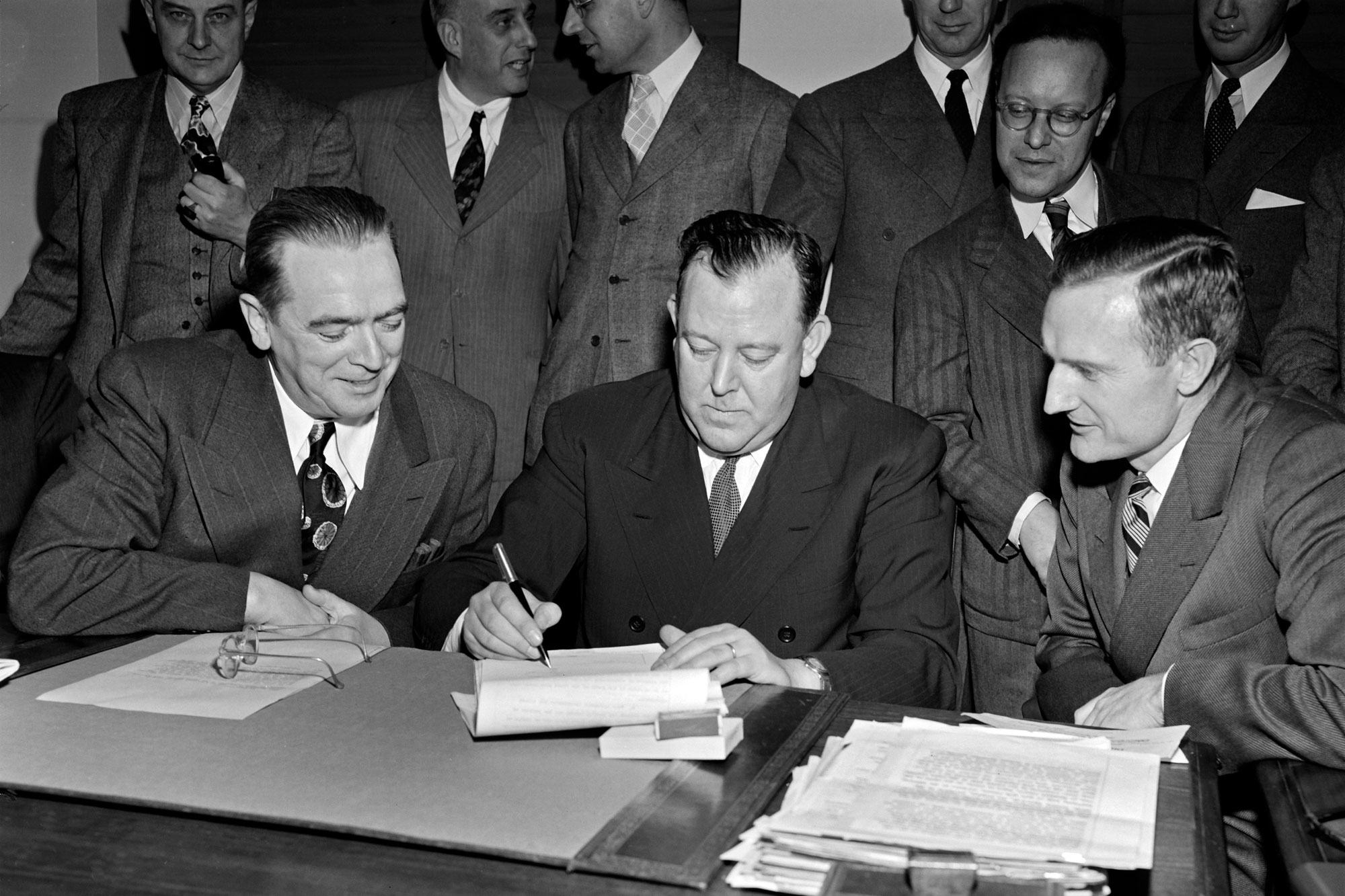 UN Secretary-General Trygve Lie (centre) accepts a gift of $8.5 million in March 1947 for the purchase of land on the East River in Manhattan. UN Secretary-General Trygve Lie (centre) accepts a gift of $8.5 million in March 1947 for the purchase of land on the East River in Manhattan.
