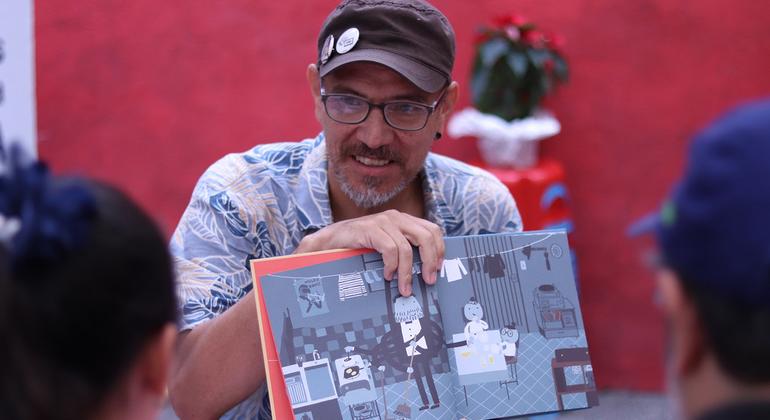 El pulpo que ayuda a las infancias y sus familias a reflexionar sobre los cuidados y el trabajo digno