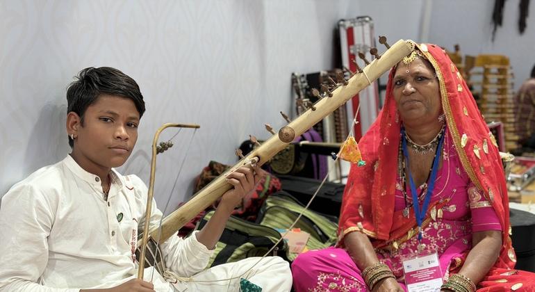 तेज़ी से बदलती दुनिया में जीवित परम्पराओं को मान्यता देना और उन्हें आने वाली पीढ़ियों तक पहुँचाना ज़रूरी है.