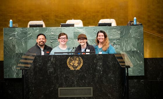 Kale com a família na tribuna da Assembleia Geral da ONU