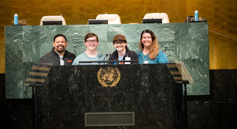 Kale com a família na tribuna da Assembleia Geral da ONU