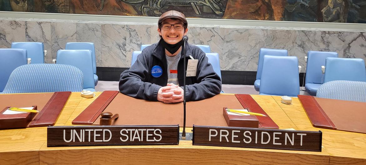 Kaloenic Ilac, "Kale", se bat contre le cancer depuis un an. Son rêve de venir à l'ONU est devenu réalité lorsque la Fondation Make-a-Wish a exaucé son vœu et celui de sa famille. Ici, il est fièrement assis au Conseil de sécurité