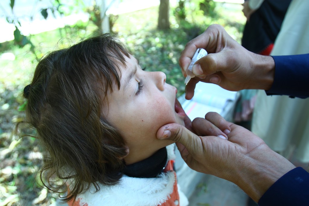 Levantamento indica que mais da metade das crianças não vacinadas vivem em 31 países com cenários frágeis