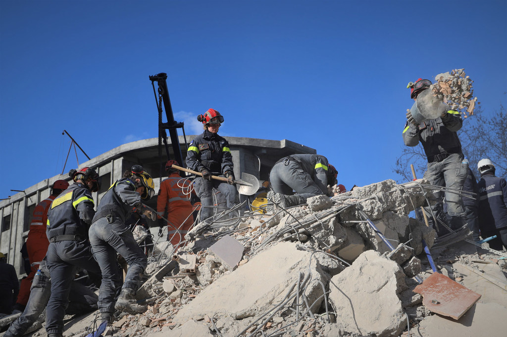 Des secouristes français participent aux opérations de sauvetage à Osmaniye en Türkiye.