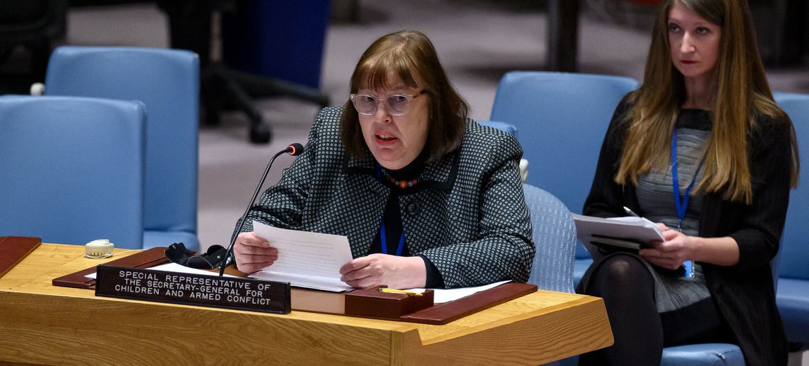 Virginia Gamba, Représentante spéciale du Secrétaire général pour les enfants et les conflits armés, informe les membres du Conseil de sécurité de l'ONU.