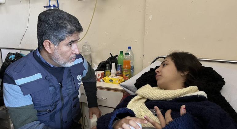 Dr Ahmed Al Mandhari, WHO Regional Director for the Eastern Mediterranean Region listens to a young woman injured by the earthquake in Latakia, Syria