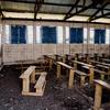 Uma sala de aula em uma escola primária apoiada pela Unicef em um campo para deslocados perto de Goma, no leste da RD Congo, permanece vazia