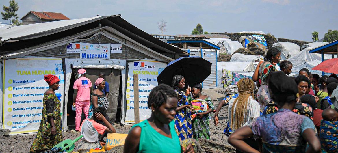 Мобильная клиника для вынужденных переселенцев в ДР Конго.