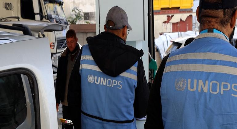 UNOPS staff visit a hospital in Gaza.