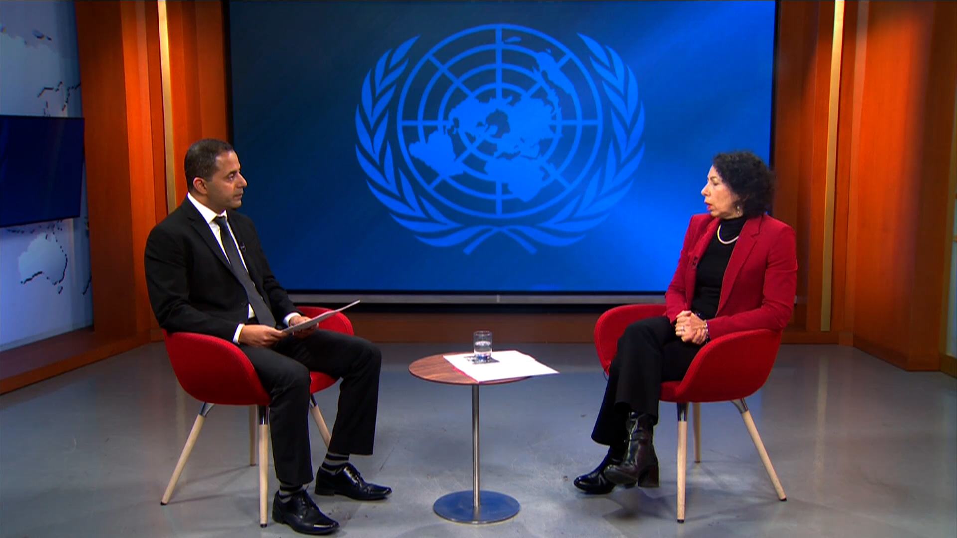 مع ناتالي بوكلي، نائبة المفوض العام للأونروا أثناء الحوار مع أخبار الأمم المتحدة.