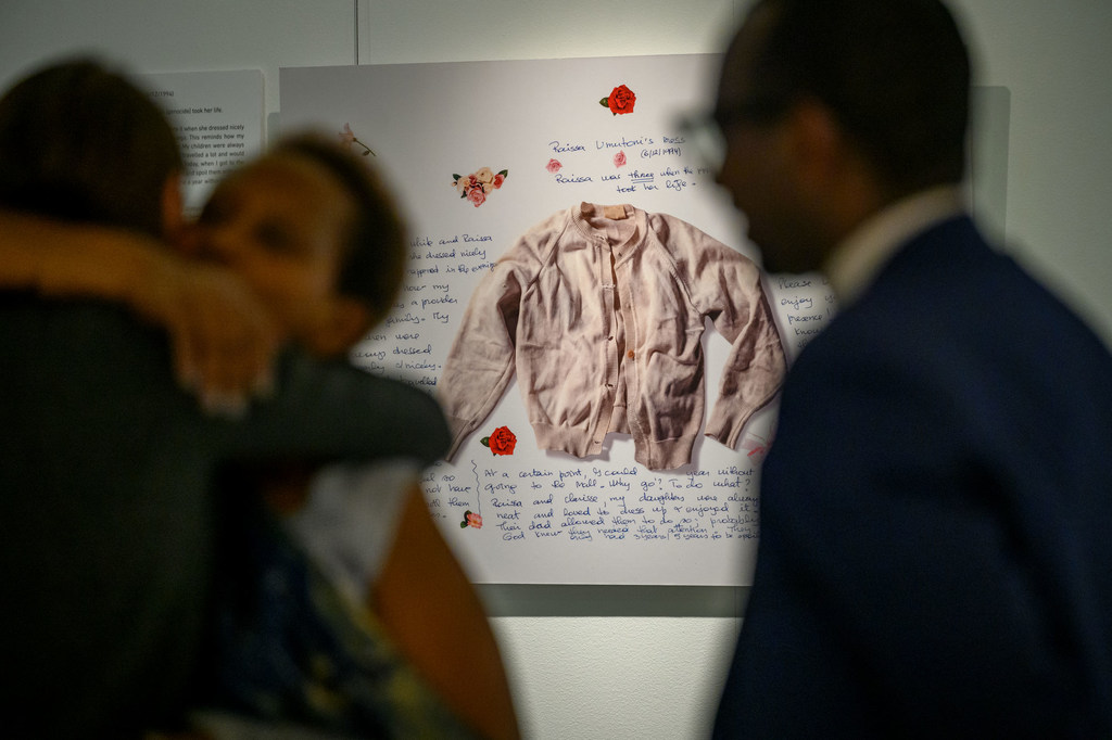 Se inaugura la exposición “Historias de supervivencia y recuerdo: un llamado a la acción para la prevención del genocidio” en la sede de las Naciones Unidas en Nueva York.