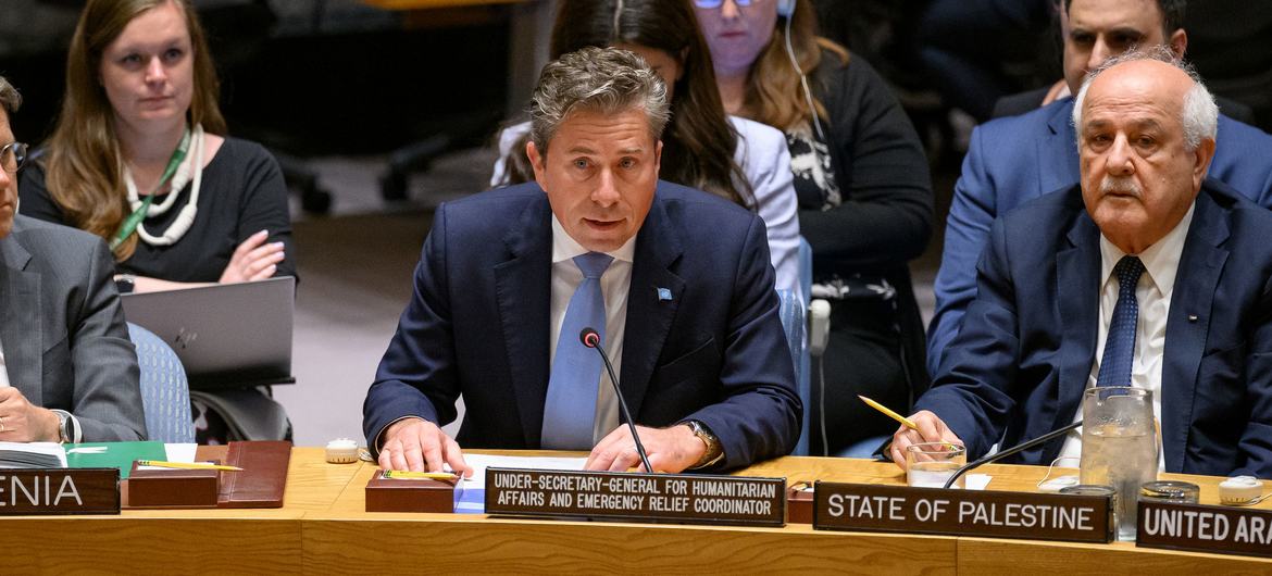 Tom Fletcher, Coordonnateur des secours d'urgence de l'ONU, informe les membres du Conseil de sécurité de l'ONU sur la situation à Gaza.