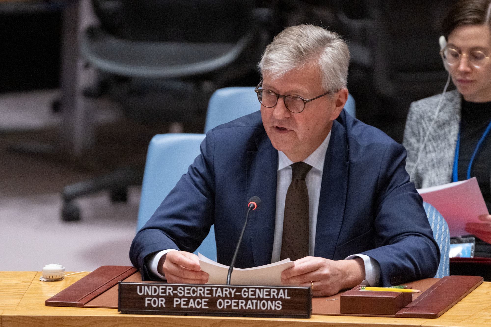 联合国主管维持和平行动的副秘书长拉克鲁瓦在安理会发言。