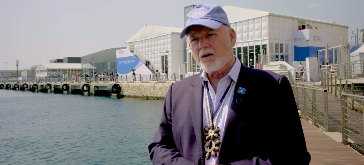 Peter Thomson, el enviado especial del secretario general de la ONU para el océano, habla con las noticias de la ONU. Peter Thomson, el enviado especial del secretario general de la ONU para el océano, habla con las noticias de la ONU.