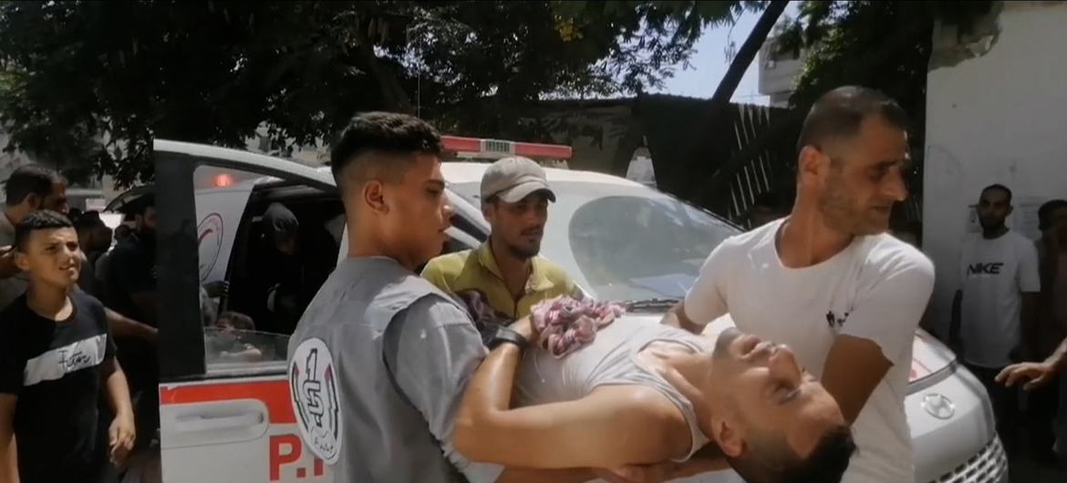La OMS y sus asociados están respondiendo a los heridos por la serie de ataques aéreos en la zona de Al-Mawasi de Gaza, cerca de Khan Younis, que al parecer han causado 78 muertos, 294 heridos y muchos desaparecidos bajo los escombros.