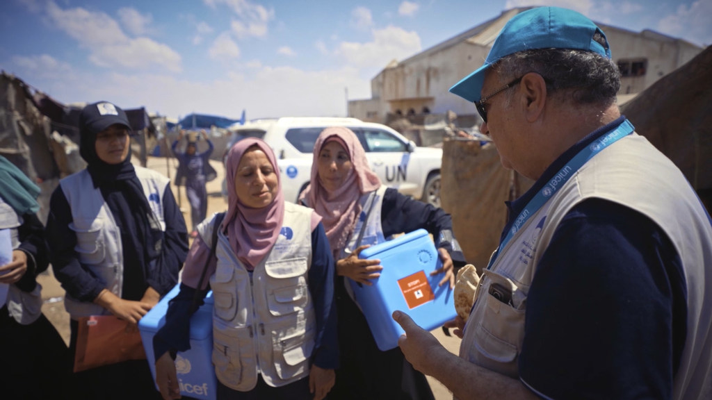 Dr Younis Awadallah avec une équipe de vaccination à Gaza.