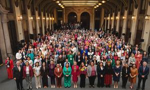 Ministras, representantes, activistas, académicas, lideresas comunitarias, organizaciones feministas y organismos internacionales, asistieron a la inauguración en el Palacio de Gobierno de México, en la Ciudad de México.