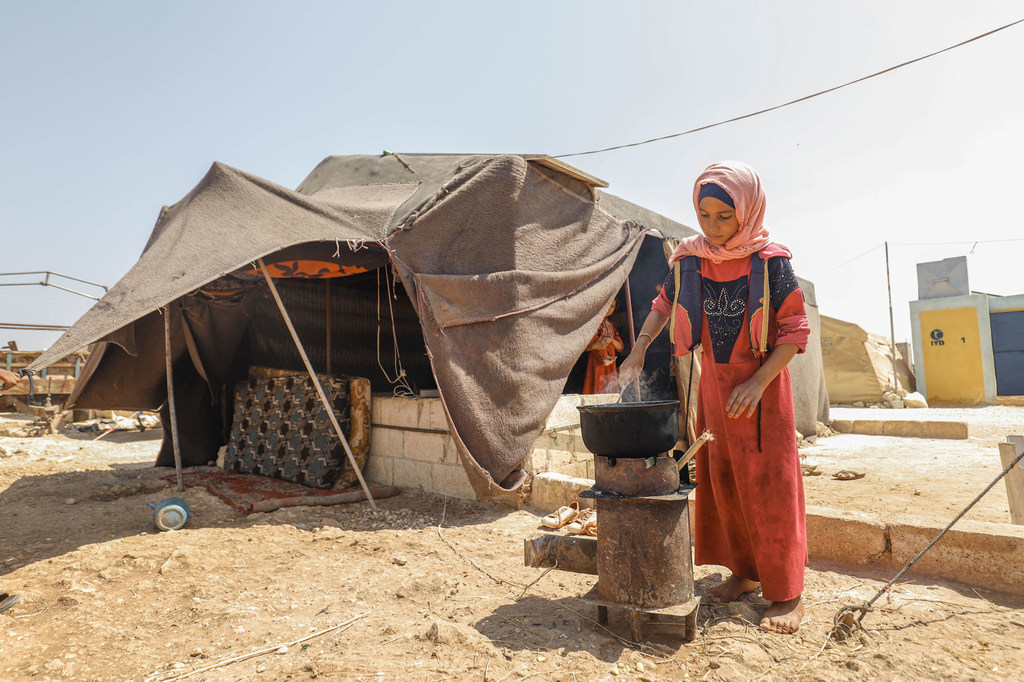 Muchas familias viven en condiciones precarias tras ser desplazadas por la violencia en Siria.