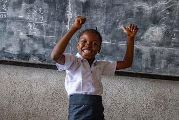 Sidonie, 10 ans, dans sa classe à l’école primaire Kintambo 3 située à Kinshasa, en RD Congo.