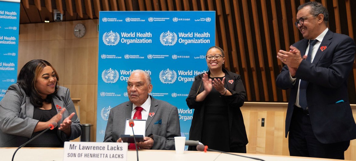 Dr. Tedros Adhanom Ghebreyesus welcomes the family of Henrietta Lacks for a special dialogue at WHO headquarters in Geneva. Dr. Tedros Adhanom Ghebreyesus welcomes the family of Henrietta Lacks for a special dialogue at WHO headquarters in Geneva.