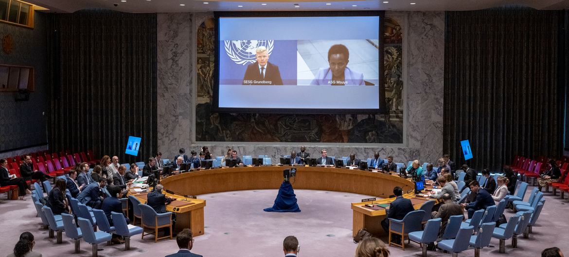 Hans Grundberg (left), Special Envoy of the Secretary-General for Yemen, and Joyce Msuya, Assistant Secretary-General for Humanitarian Affairs and Deputy Emergency Relief Coordinator, brief the UN Security Council on the situation in the country.