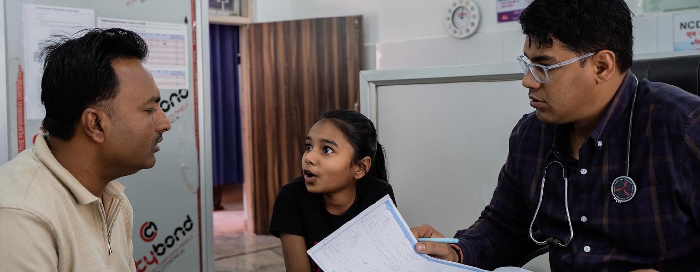 पल्लवी और उनके पिता विवेक ताम्रकार, अब डायबिटीज़ के साथ जीवन जीने के संघर्ष में साथ मिलकर आगे बढ़ रहे हैं.