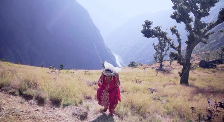 नेपाल में, डब्ल्यूएफ़पी गरीब परिवारों को पोषक तत्वों से सुदृढ़ चावल उपलब्ध कराने और स्थानीय कम्पनियों की क्षमता बढ़ाने में सहयोग दे रहा है.