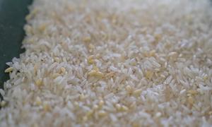 Arroz blanco fortificado producido en Camboya.