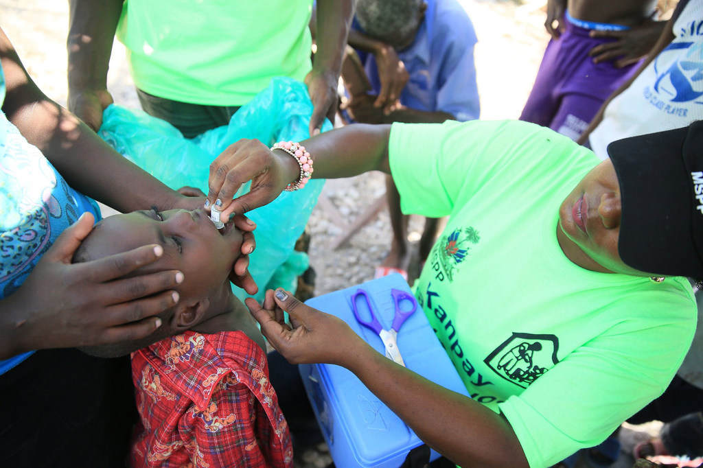 Un garçon reçoit un vaccin contre le choléra en Haïti (photo d'archives).