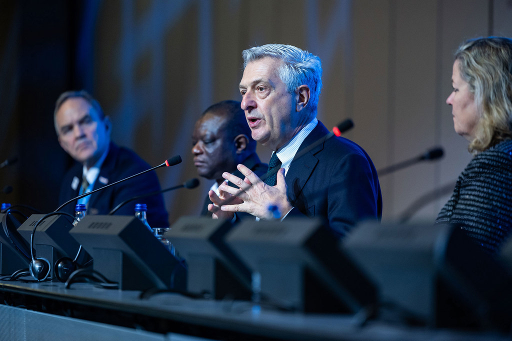 Le Haut-Commissaire des Nations Unies pour les réfugiés, Filippo Grandi, prononce son discours d'ouverture lors de la session d'orientation du Forum mondial sur les réfugiés 2023.
