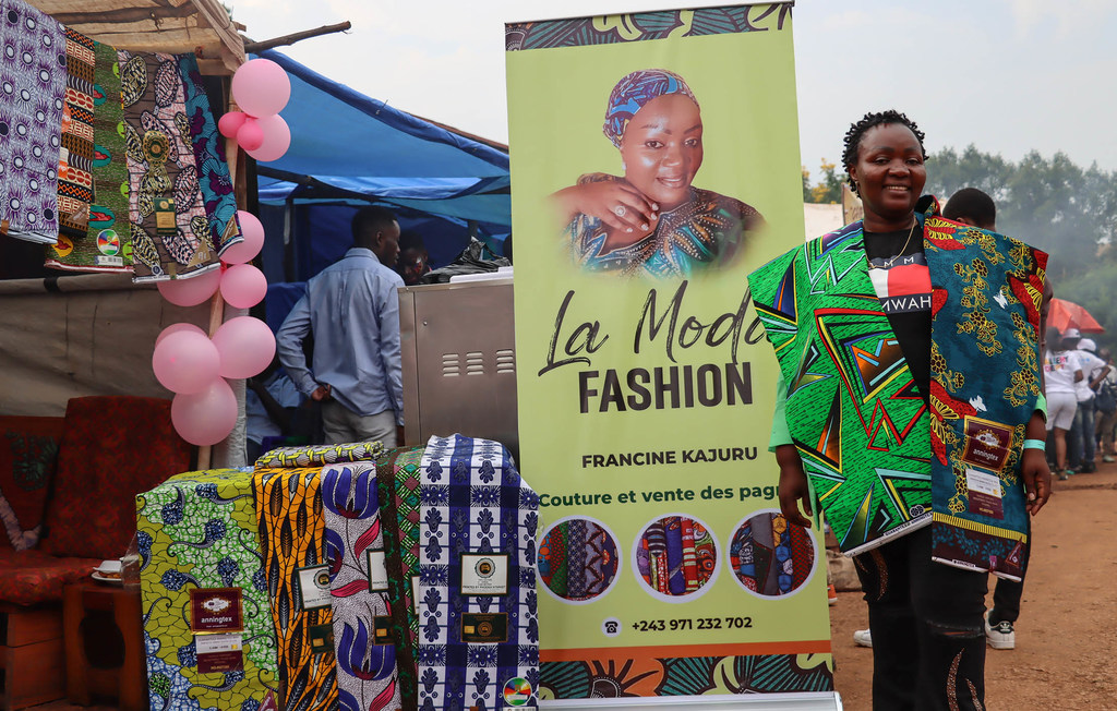 Francine Kajuru est couturière et vendeuse de pagne à Bukavu dans la province du Sud-Kivu en RDC.