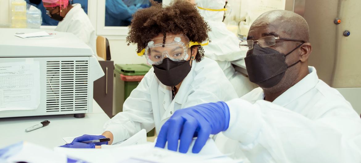 Technicians undertake research ay the Baney Research Laboratory in Malabo, Equatorial Guinea. (file)