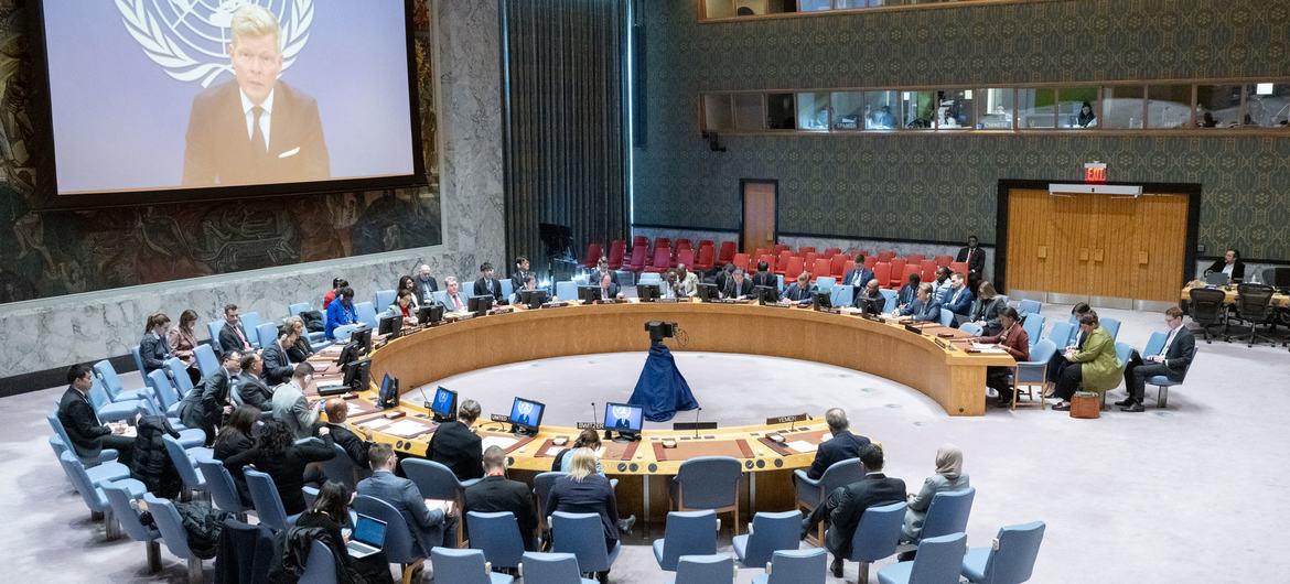 Hans Grundberg (on screen), Special Envoy of the Secretary-General for Yemen, speaks at the Security Council meeting on the situation in the country.