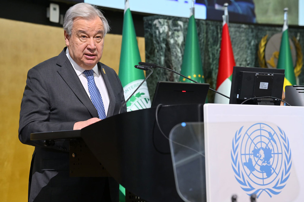 El secretario general de la ONU, António Guterres, interviene desde un podio durante la Cumbre de la Unión Africana en la sede de las Naciones Unidas en Nueva York.