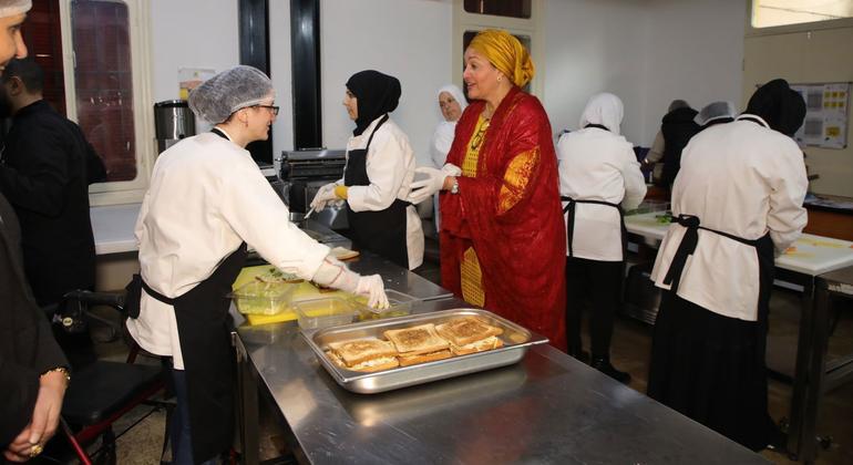 संयुक्त राष्ट्र की उप महासचिव अमीना मोहम्मद ने लेबनान में एक्सेस किचन परियोजना का दौरा किया.
