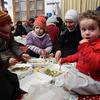 विश्व खाद्य कार्यक्रम (WFP), सीरिया के अलेप्पो इलाक़े में, हाल के भूकम्प से प्रभावित परिवारों को खाद्य सहायता मुहैया करा रहा है.