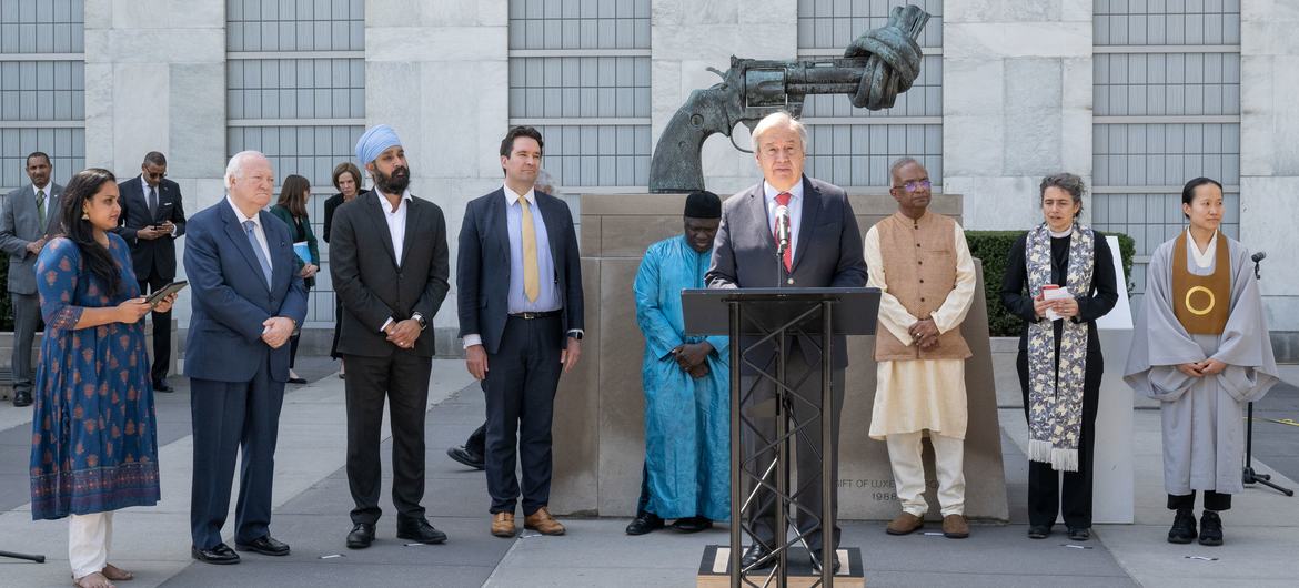 Secretary-General António Guterres addresses attendees to the Interfaith Moment of Prayer for Peace at UN Headquarters. 