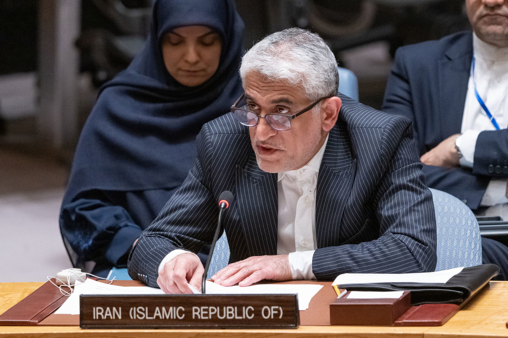 أمير سعيد إيرفاني، المندوب الدائم للجمهورية الإسلامية الإيرانية، يلقي كلمة أمام مجلس الأمن الأمم المتحدة .