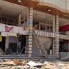 مبنى مدمر في منطقة أم درمان في السودان، حيث تسببت الحرب المستمرة منذ 15 نيسان/أبريل في دمار ةاسع النطاق في البنية التحتية.
