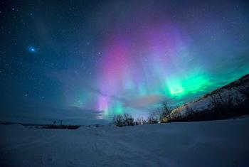 A aurora boreal ilumina o céu em Tromso, na Noruega