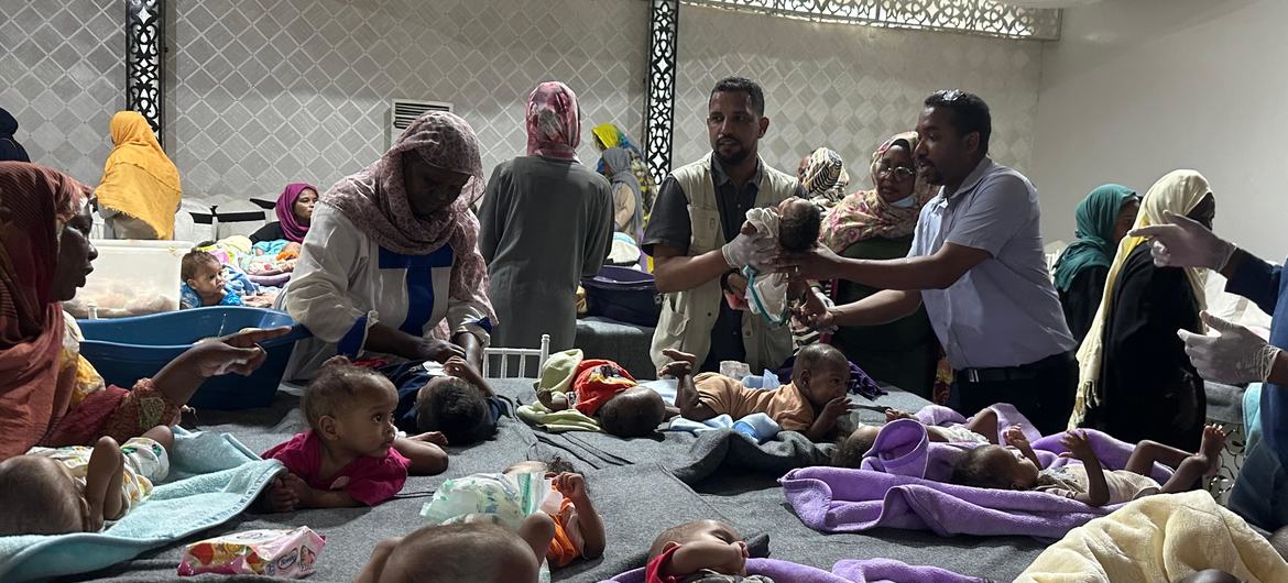 Preocupação nos movimentos populacionais do Sudão é com centenas de crianças feridas e separadas de suas famílias