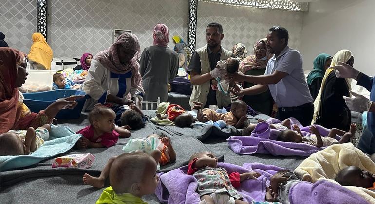 Preocupação nos movimentos populacionais do Sudão é com centenas de crianças feridas e separadas de suas famílias