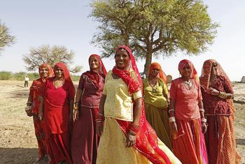 जल सहेलियाँ, यानि महिला जल योद्धाओं का एक समूह, भारत के राजस्थान राज्य में, पारम्परिक स्थानीय जल स्रोतों को बहाल करने के लिए काम कर रहा है.